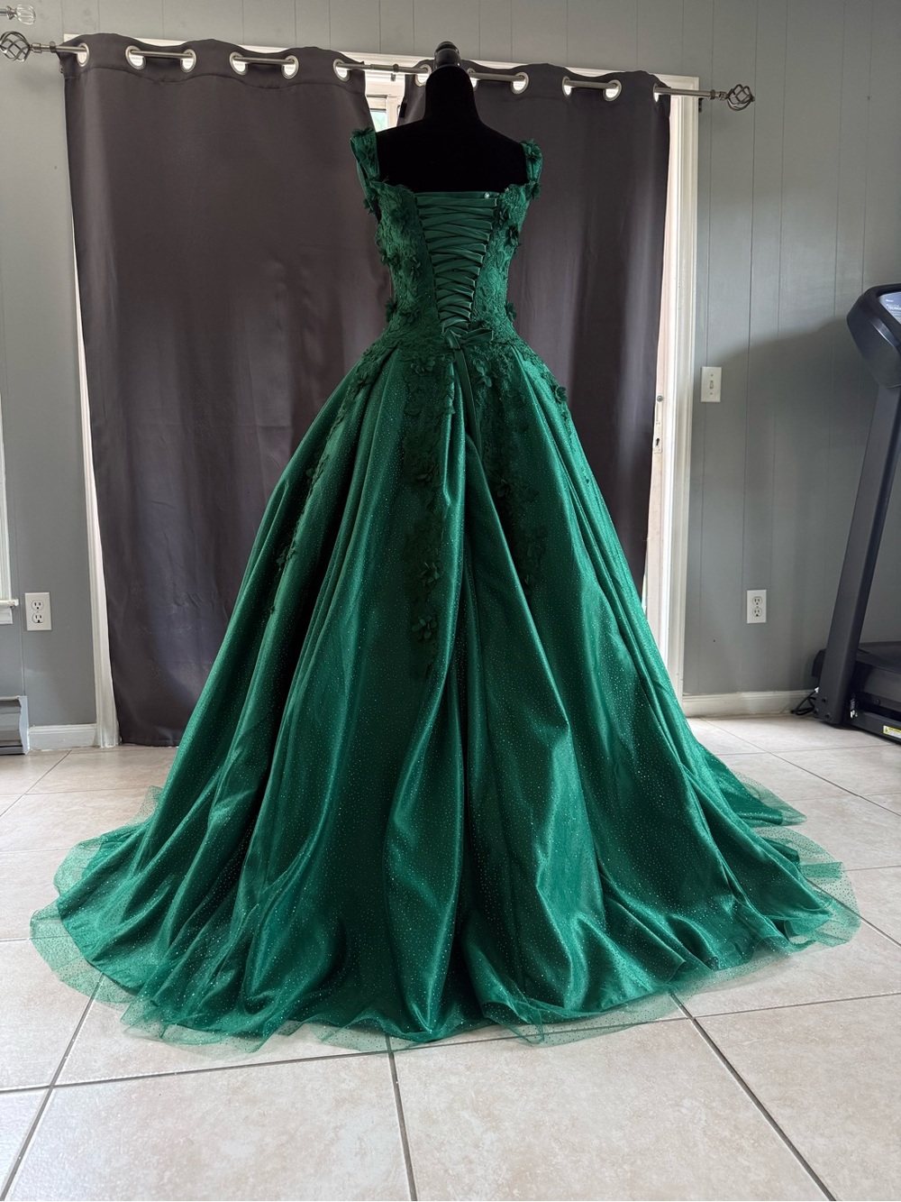 Dancing Queen Emerald Green Lace-Up Ball Gown